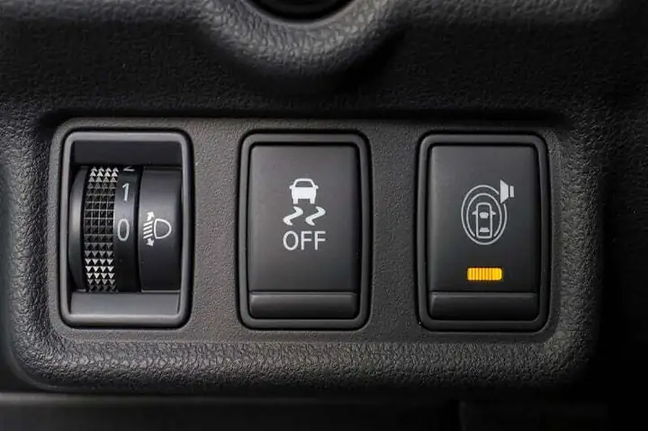 Tác Dụng Chống Trơn Trượt Ô Tô Mazda 3: Giải Pháp An Toàn Trên Mọi Hành Trình