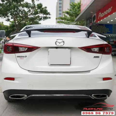 Tại Sao Đèn Hậu Mazda 3 Lại Có 2 Màu: Giải Mã Chi Tiết Thiết Kế & Ý Nghĩa