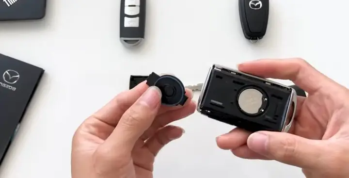 Thay Pin Chìa Khóa Xe Mazda 3, Bt-50: Hướng Dẫn Chi Tiết & Lưu Ý Quan Trọng