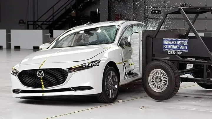 Thử Nghiệm Độ An Toàn Xe Mazda 6: Đánh Giá Toàn Diện & Yếu Tố Cần Quan Tâm