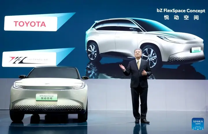 Toyota 33 Là Gì? Giải Thích Chi Tiết Về Mẫu Xe Và Lịch Sử