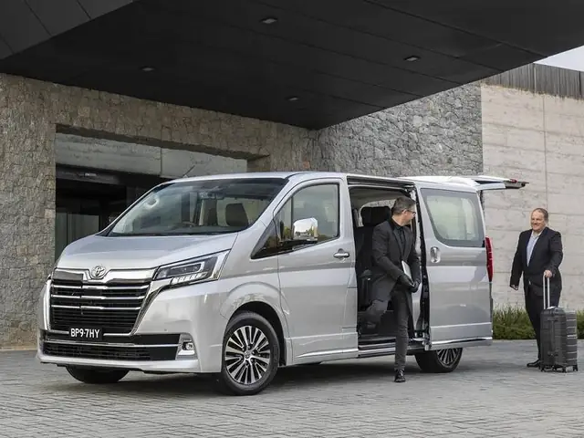 Toyota 9 Chỗ: Tổng Quan Về Các Mẫu Xe Đa Dụng Và Lựa Chọn Phù Hợp