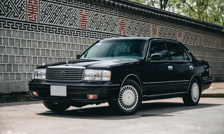 Toyota 98: Tổng Quan Đầy Đủ Về Mẫu Xe Huyền Thoại Và Những Điểm Cần Biết