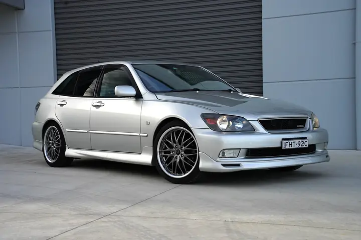 Toyota Altezza Là Gì? Tổng Quan Chi Tiết Về Mẫu Xe Thể Thao Nhật Bản