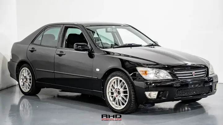 Toyota Altezza Là Gì? Tổng Quan Chi Tiết Về Mẫu Xe Thể Thao Nhật Bản