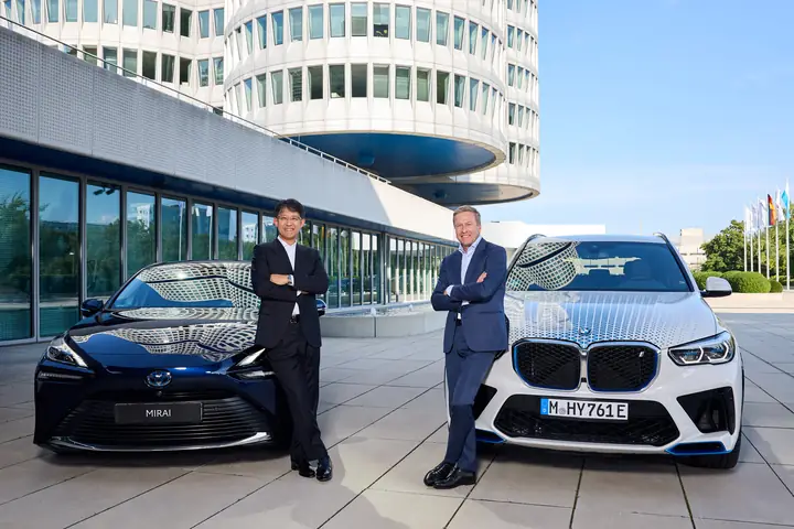 Toyota Và Bmw: So Sánh Toàn Diện Các Dòng Xe Hiện Đại 2024