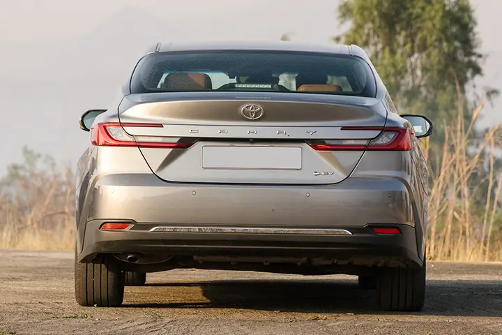 Toyota Camry Back: Tổng Quan Chi Tiết Về Phần Sau Của Mẫu Sedan Hàng Đầu Toyota Camry Back: Tổng Quan Chi Tiết Về Phần Sau Của Mẫu Sedan Hàng Đầu