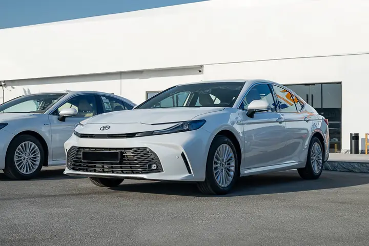 Toyota Camry E: Đánh Giá Toàn Diện Chiếc Sedan Hạng Sang Đáng Mơ Ước