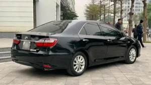 Toyota Camry E: Đánh Giá Toàn Diện Chiếc Sedan Hạng Sang Đáng Mơ Ước