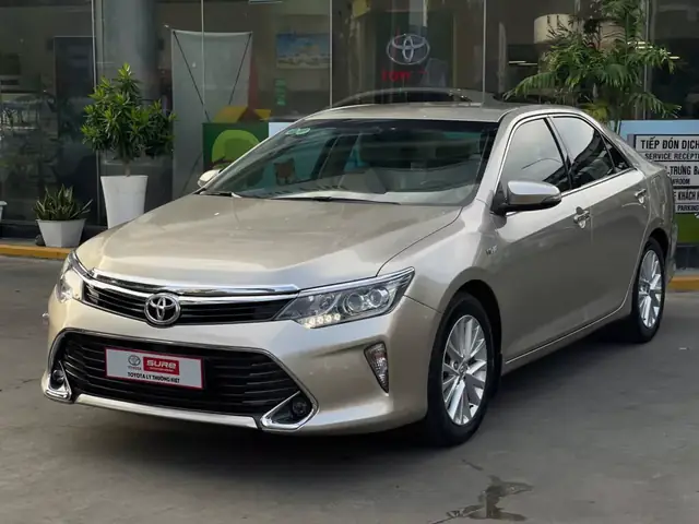 Toyota Camry E: Đánh Giá Toàn Diện Chiếc Sedan Hạng Sang Đáng Mơ Ước