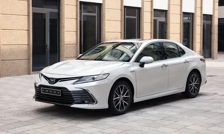 Toyota Camry Hybrid: Tổng Quan, Công Nghệ Và Lợi Ích Cho Người Dùng