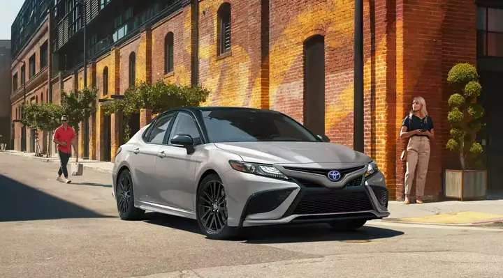 Toyota Camry Hybrid: Tổng Quan, Công Nghệ Và Lợi Ích Cho Người Dùng