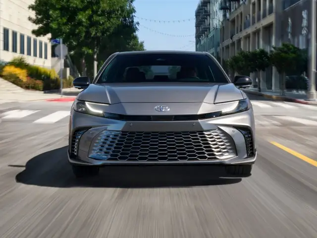 Toyota Camry Mới: Tổng Quan Chi Tiết Về Mẫu Sedan Hạng Sang Hiện Đại