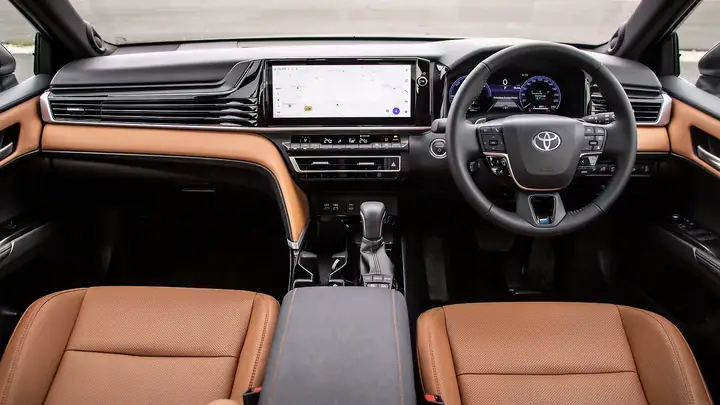 Giá Toyota Camry Hiện Nay: Cập Nhật Mức Giá Và Các Phiên Bản