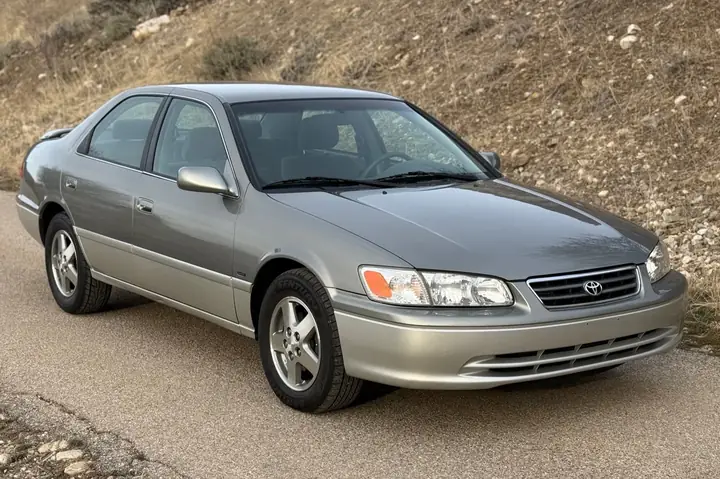 Toyota Camry Series: Tổng Quan Chi Tiết Về Các Thế Hệ Và Tính Năng Nổi Bật