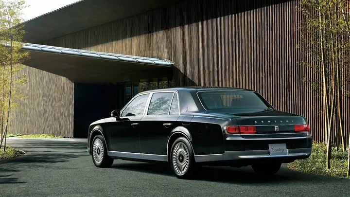 Toyota Century Giá Hiện Nay: Tổng Quan Và Các Yếu Tố Ảnh Hưởng