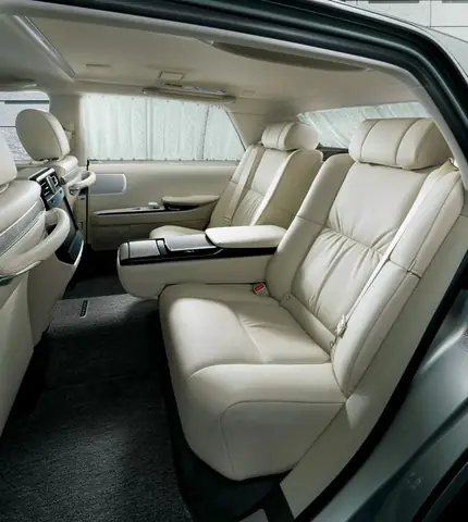 Toyota Century Giá Hiện Nay: Tổng Quan Và Các Yếu Tố Ảnh Hưởng