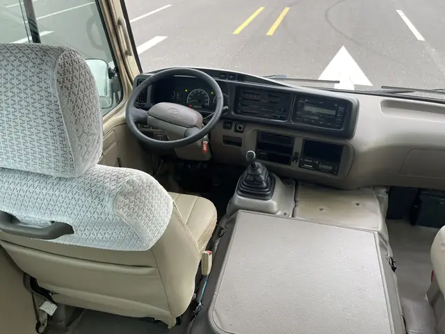 Toyota Coaster Interior: Khám Phá Thiết Kế Nội Thất Đỉnh Cao Cho Xe Đón Khách Toyota Coaster Interior: Khám Phá Thiết Kế Nội Thất Đỉnh Cao Cho Xe Đón Khách