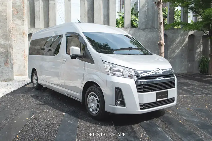 Toyota Commuter: Tất Cả Những Gì Bạn Cần Biết Về Xe Đi Làm