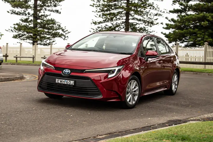 Toyota Corolla Ascent: Đánh Giá Toàn Diện Và Những Điều Cần Biết