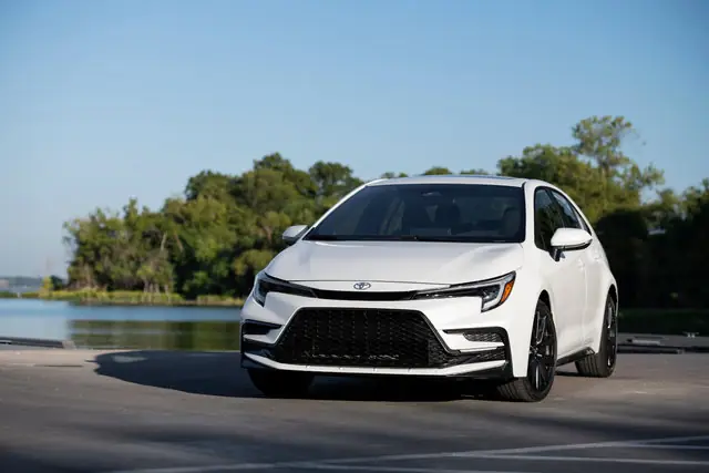 Toyota Corolla Canada – Tổng Quan Chi Tiết Về Mẫu Sedan Bán Chạy Nhất Tại Canada