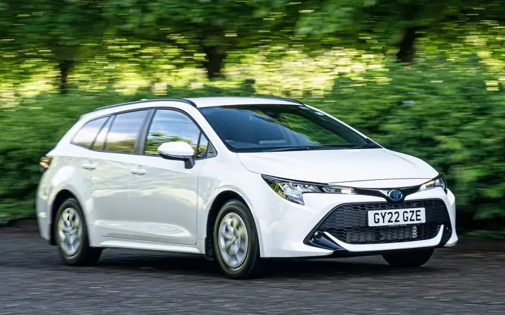 Toyota Corolla Commercial: Hành Trình Từ Biểu Tượng Đến Cú Sốc Thị Trường