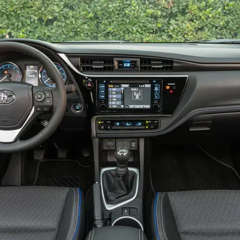 Toyota Corolla Interior: Tổng Quan Chi Tiết Về Không Gian Nội Thất Và Trải Nghiệm Lái Xe