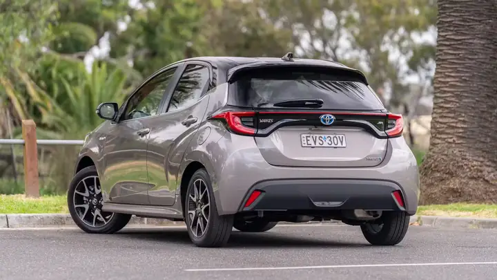 So Sánh Toyota Corolla Yaris: Ưu Và Nhược Điểm Chi Tiết