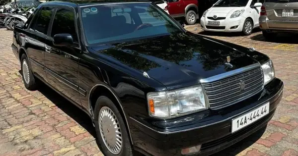 Toyota Crown Cũ: Hướng Dẫn Mua Xe Cũ Đáng Tin Cậy Và An Toàn