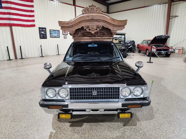 Toyota Crown Độ: Hành Trình Từ Biểu Tượng Sang Trọng Đến Siêu Xe Tùy Chỉnh Toyota Crown Độ: Hành Trình Từ Biểu Tượng Sang Trọng Đến Siêu Xe Tùy Chỉnh