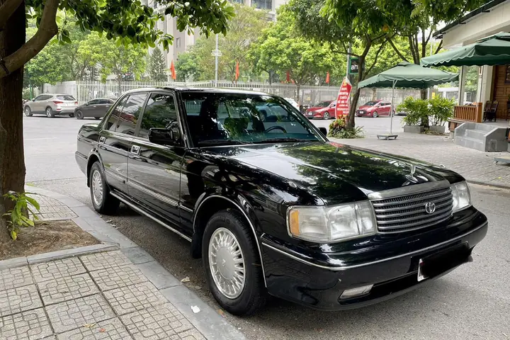 Toyota Crown Giá: Thông Tin Giá Bán Và Các Phiên Bản 2026 Toyota Crown Giá: Thông Tin Giá Bán Và Các Phiên Bản 2026