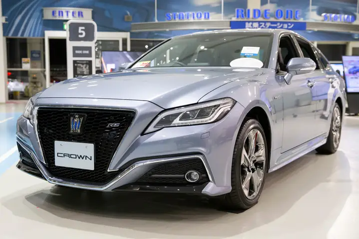 Toyota Crown Japan: Tổng Quan Chi Tiết Về Mẫu Sedan Hạng Sang Của Nhật Bản
