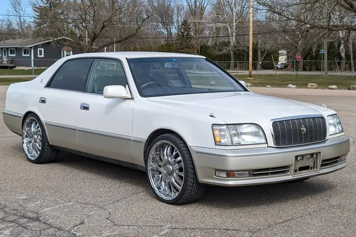 Toyota Crown Majesta – Tổng Quan Chi Tiết Về Mẫu Sedan Hạng Sang Của Toyota
