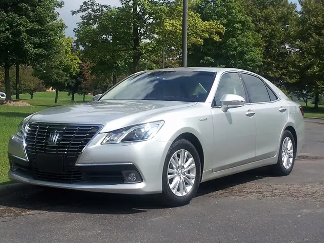 Toyota Crown Royal – Tổng Quan Chi Tiết Về Mẫu Sedan Hạng Sang Của Toyota