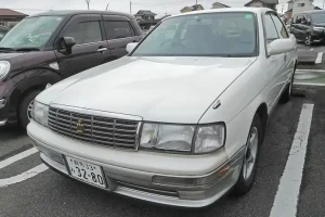 Toyota Crown S140: Tổng Quan Và Đặc Điểm Nổi Bật