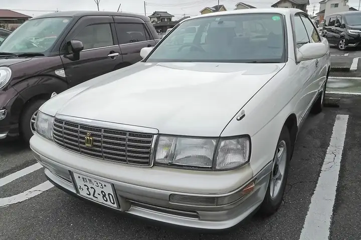 Toyota Crown S140: Tổng Quan Và Đặc Điểm Nổi Bật