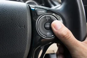 Toyota Cruise Control – Hướng Dẫn Toàn Diện Về Hệ Thống Điều Khiển Vận Tốc Tự Động