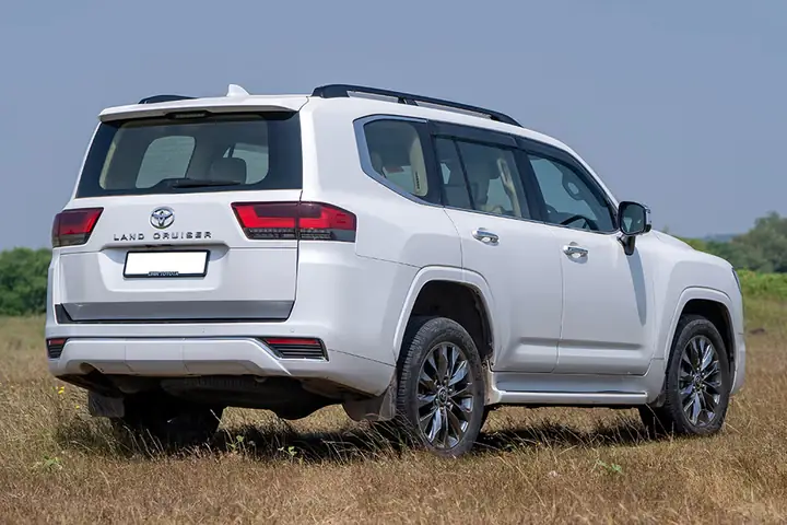 Giá Xe Toyota Cruiser: Đánh Giá Chi Tiết, So Sánh Và Lời Khuyên Mua Xe 2024