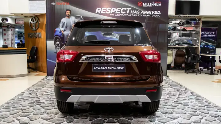 Giá Xe Toyota Cruiser: Đánh Giá Chi Tiết, So Sánh Và Lời Khuyên Mua Xe 2024
