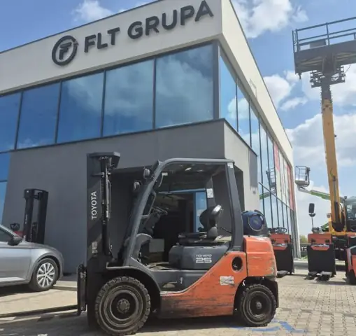 Toyota Flt – Tất Cả Những Điều Bạn Cần Biết Về Mẫu Xe Đa Dụng Của Toyota