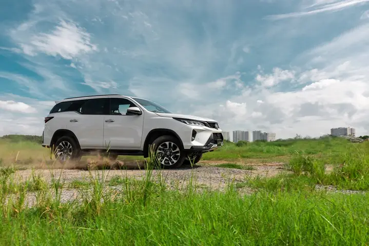 Toyota Fortuner Cena: Giá Bán, Thông Số Kỹ Thuật Và Đánh Giá Chi Tiết