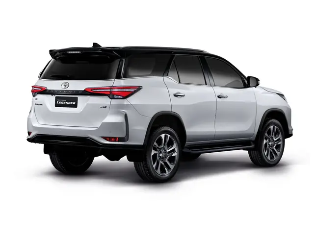 Toyota Fortuner Cena: Giá Bán, Thông Số Kỹ Thuật Và Đánh Giá Chi Tiết