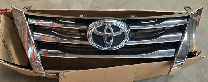 Toyota Fortuner Front: Đánh Giá Chi Tiết Thiết Kế, Tính Năng Và Hiệu Suất