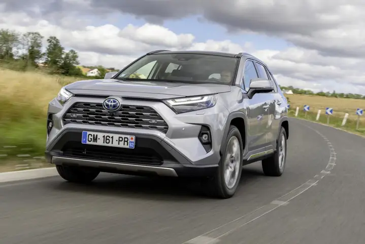 Toyota France: Tổng Quan Thị Trường Và Mô Hình Bán Xe Tại Pháp