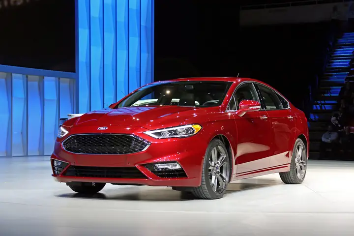Toyota Fusion: Tất Cả Những Điều Bạn Cần Biết Về Dòng Xe Hấp Dẫn Này