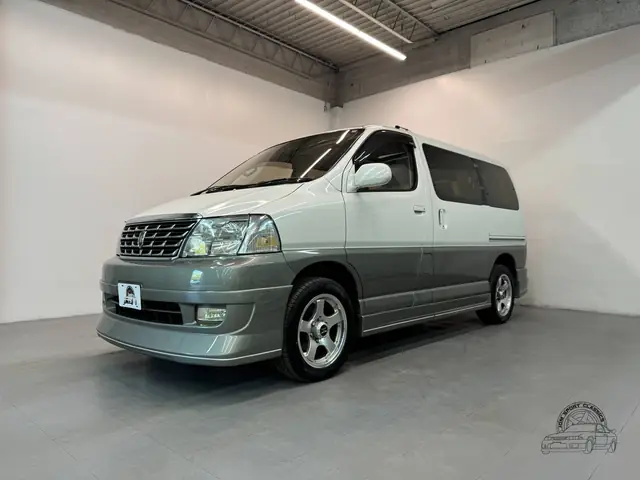 Toyota Grand Hiace: Đánh Giá Toàn Diện Và Những Điều Cần Biết