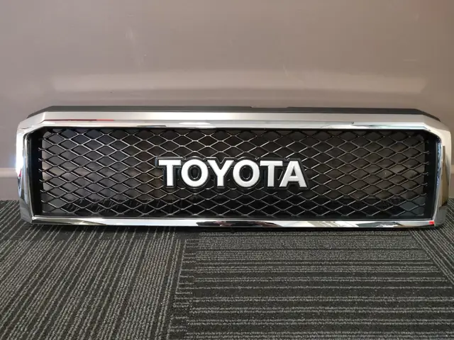 Toyota Grill: Tất Cả Những Điều Bạn Cần Biết Về Mạng Lưới Đầu Xe Toyota