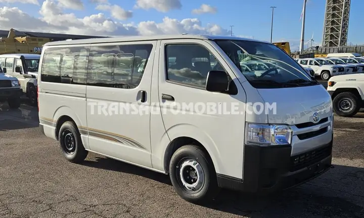 Toyota Hiace: Tổng Quan Chi Tiết Về Mẫu Xe Đa Dụng Hàng Đầu