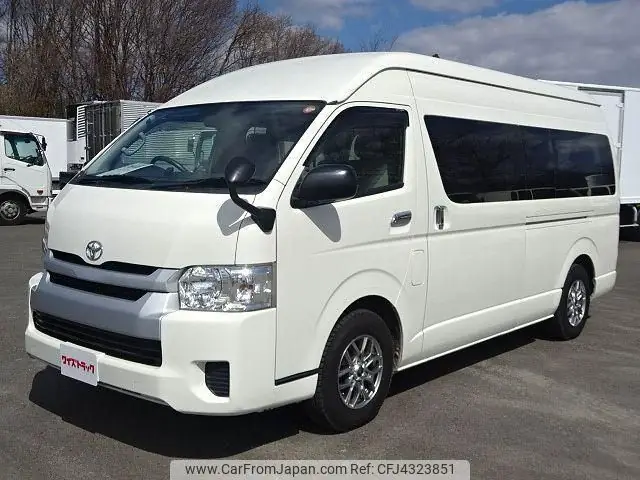 Toyota Hiace Commuter: Đánh Giá Toàn Diện Và Lợi Ích Khi Sở Hữu Một Chiếc Xe Đa Năng Toyota Hiace Commuter: Đánh Giá Toàn Diện Và Lợi Ích Khi Sở Hữu Một Chiếc Xe Đa Năng