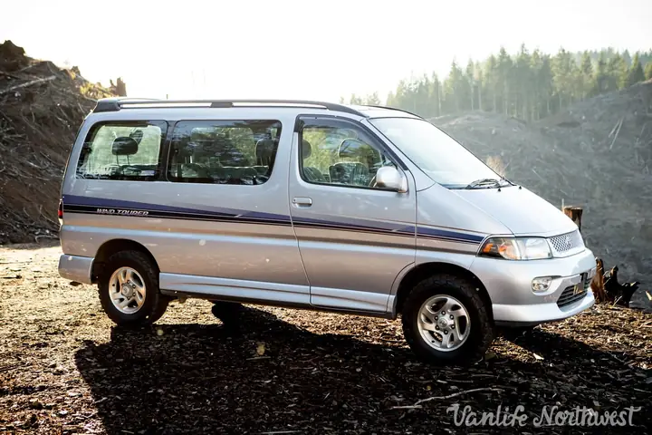 Toyota Hiace Granvia: Tổng Quan Và Các Phiên Bản Toyota Hiace Granvia: Tổng Quan Và Các Phiên Bản